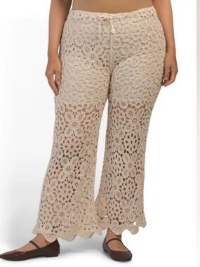 SOLITAIRE | Plus Crochet Pants Beach